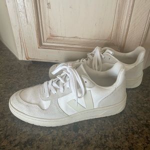 Womens Veja V-10 B mesh white natural Pierre